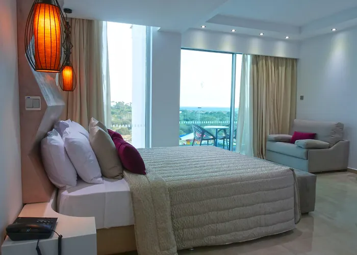 Amethyst Napa & 4* Ayia Napa